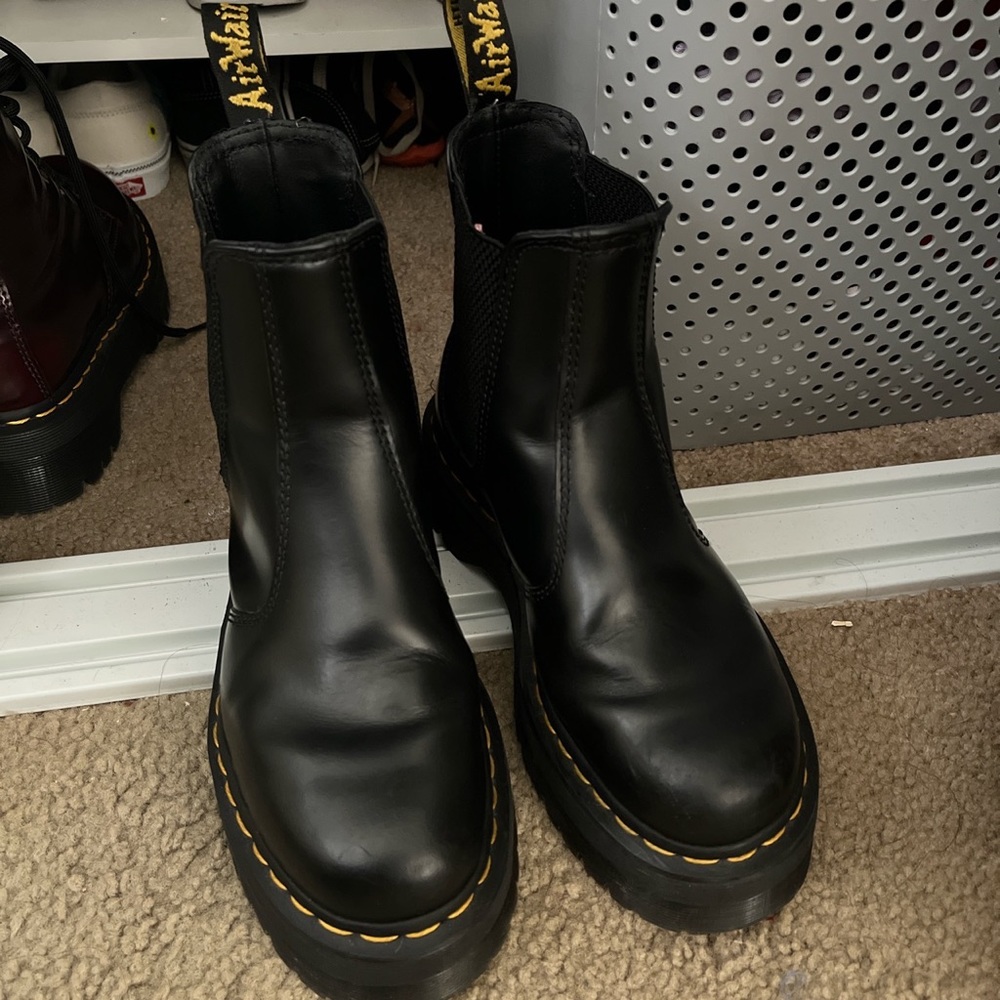 Dr. Martens 2976 Chelsea Platforms